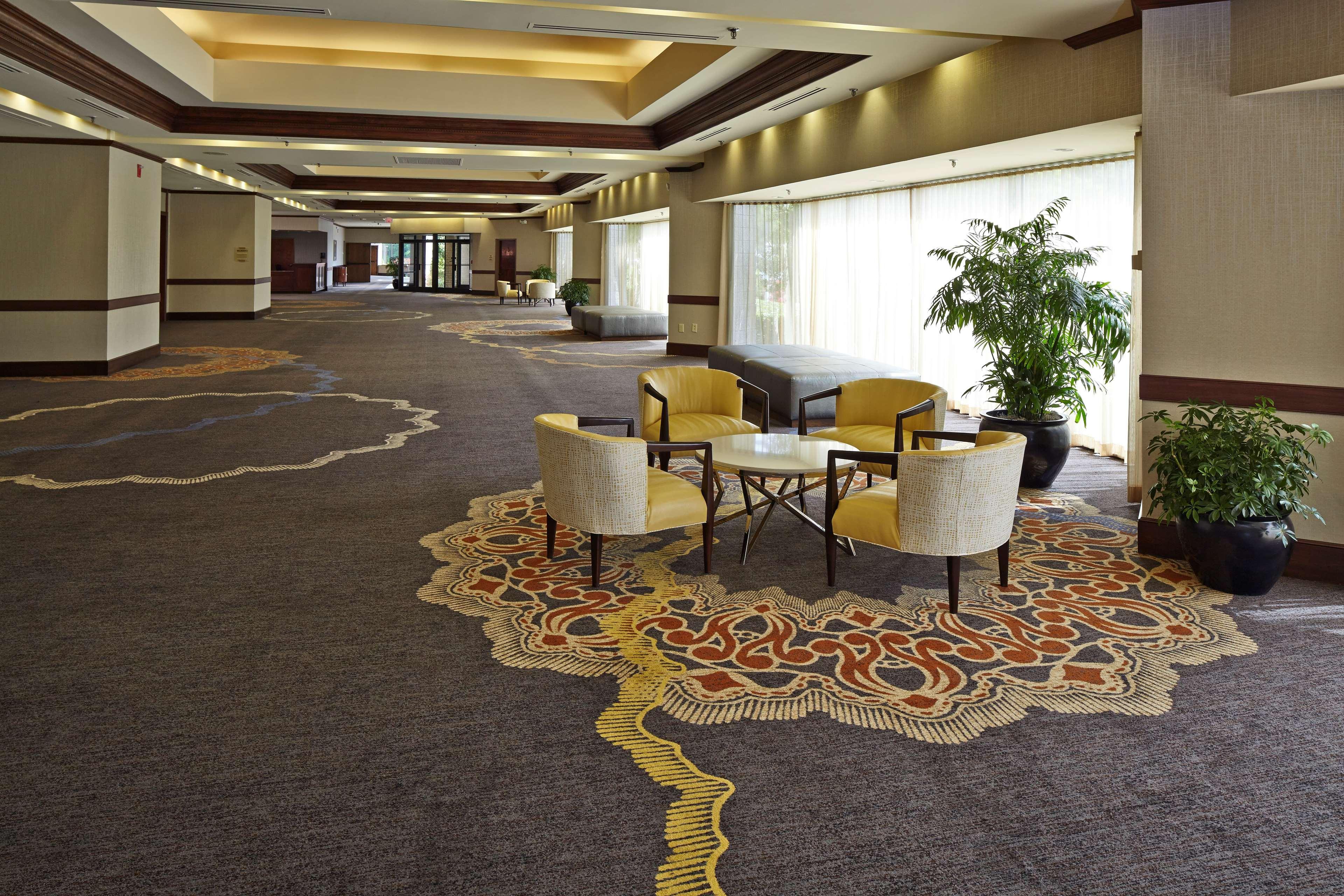 Hilton Raleigh North Hills Hotell Exteriör bild