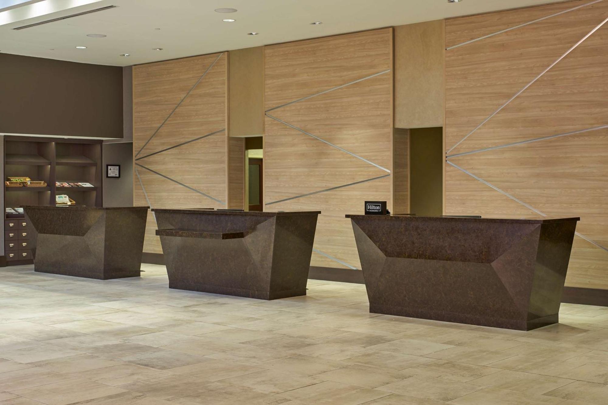 Hilton Raleigh North Hills Hotell Exteriör bild