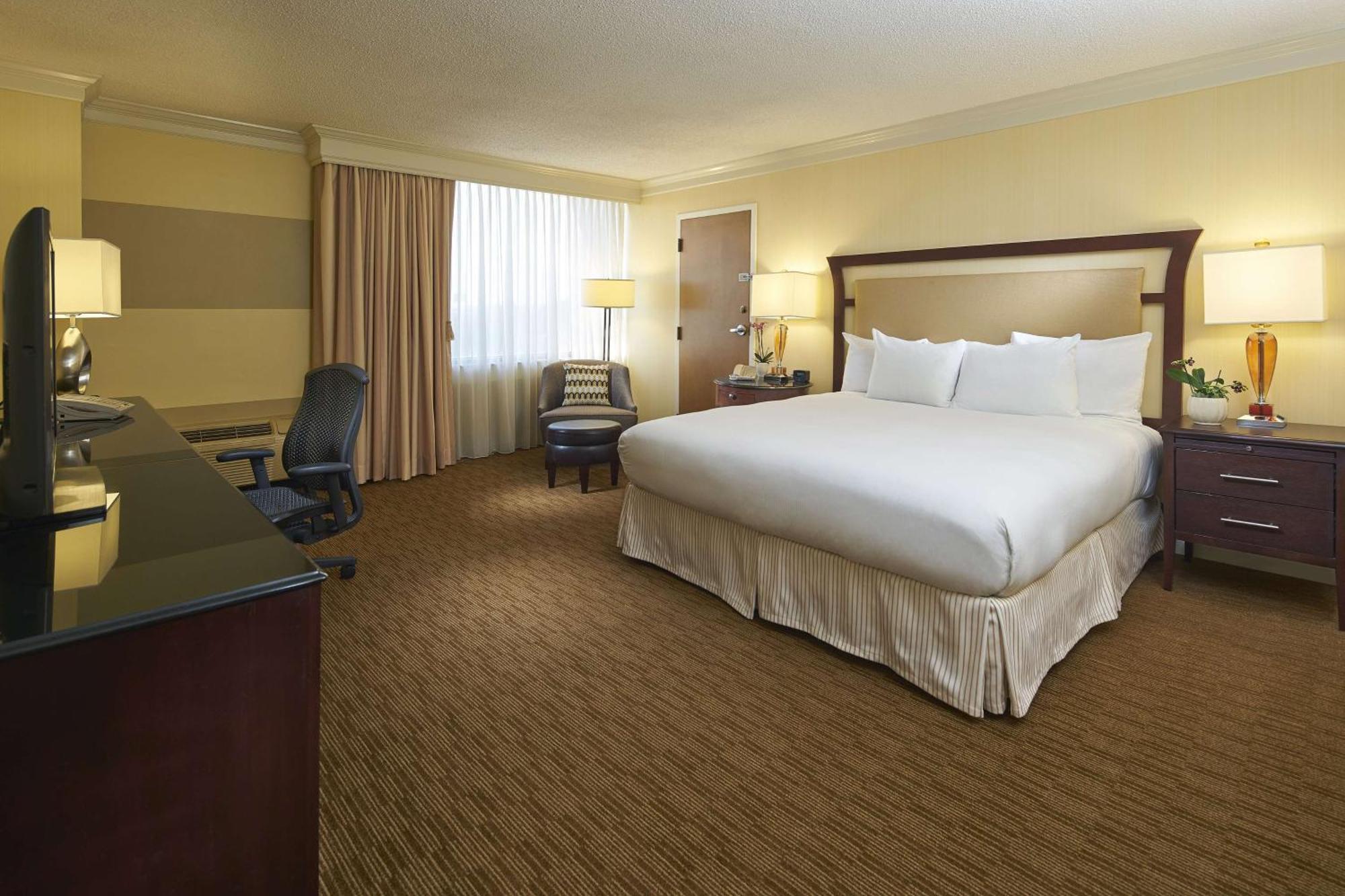 Hilton Raleigh North Hills Hotell Exteriör bild